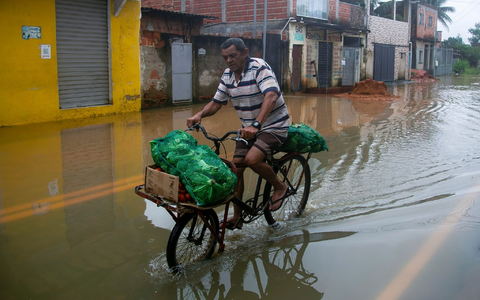 Schwerer Regen hat in Teilen Brasiliens zu Überschwemmungen, Sturzfluten und Erdrutschen geführt. - Foto: Bruna Prado/AP/dpa
