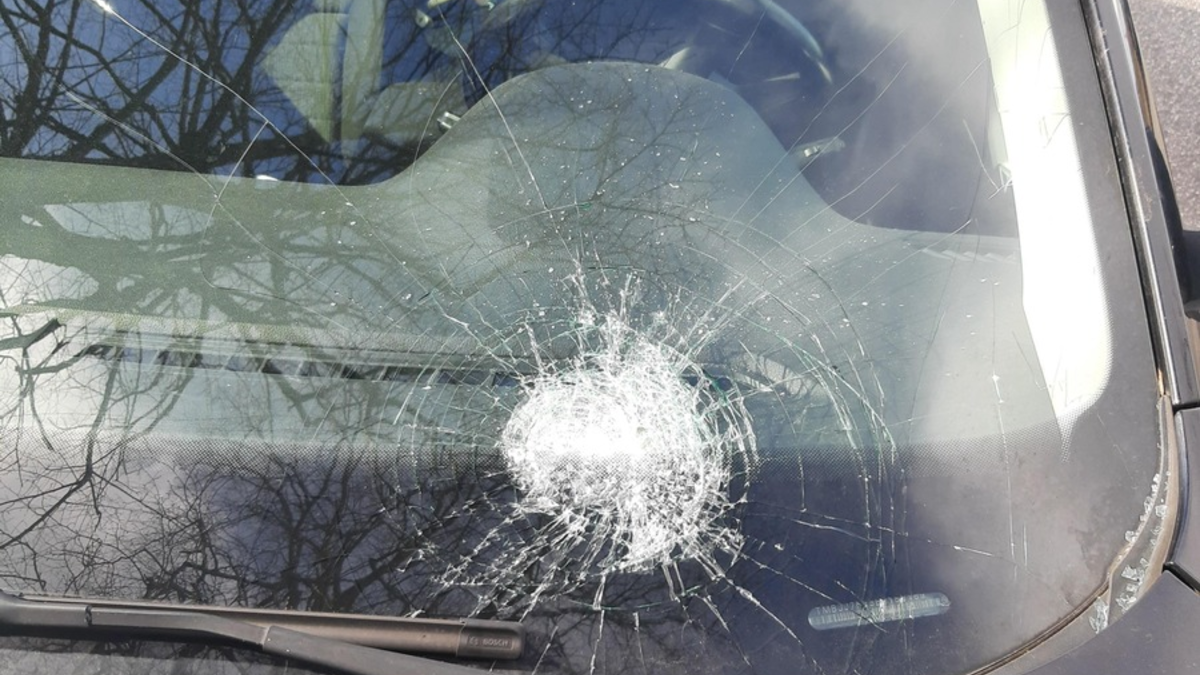 POL-NMS: 240325-1-pdnms Zeugen nach Steinwurf auf PKW in Eckernförde gesucht - Foto: presseportal.de