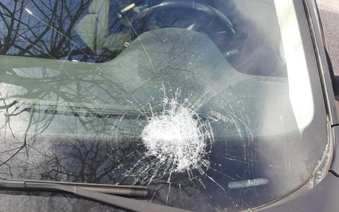 POL-NMS: 240325-1-pdnms Zeugen nach Steinwurf auf PKW in Eckernförde gesucht - Foto: presseportal.de