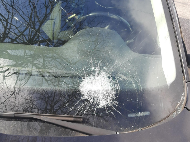 POL-NMS: 240325-1-pdnms Zeugen nach Steinwurf auf PKW in Eckernförde gesucht - Foto: presseportal.de