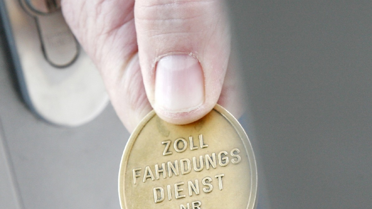 ZOLL-S: Streaming-Angebot für russische TV-Sender gestoppt Zollfahndung ermittelt wegen Verstößen gegen EU-Sanktionen - Vermögensarreste über rund 120.000 EUR erlassen - Foto: presseportal.de