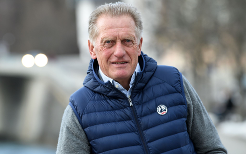 Hans Zach, ehemaliger Eishockey-Bundestrainer, fühlt sich auch mit fast 75 noch «pumperlgsund». - Foto: Sven Hoppe/dpa