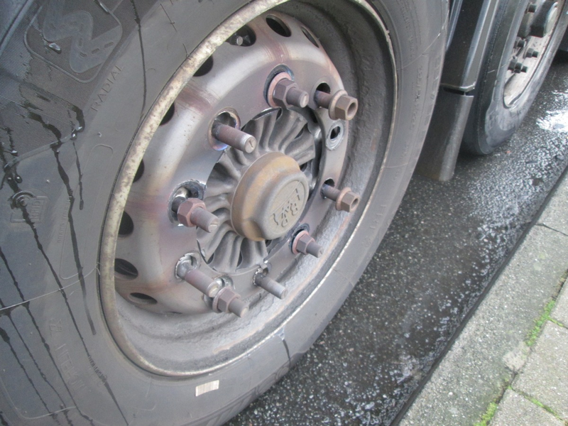 POL-DEL: Autobahnpolizei Ahlhorn: Verkehrsunsicherer Sattelzug auf der Autobahn 1 im Bereich der Gemeinde Harpstedt gestoppt - Foto: presseportal.de