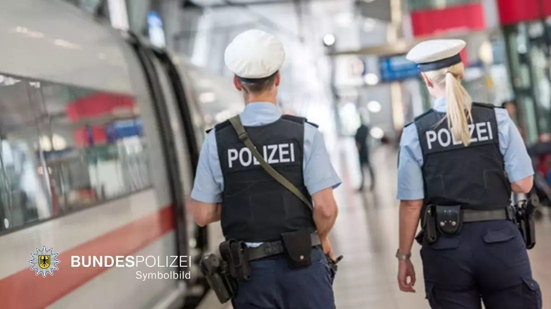 Bundespolizeidirektion München: Fahrscheinloser greift Polizisten tätlich an / 22-Jähriger verletzt Landespolizisten - Bild: presseportal.de