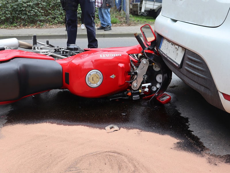 POL-HF: Verkehrsunfall mit verletztem Motorradfahrer- Beteiligter übersieht Bremsvorgang - Foto: presseportal.de