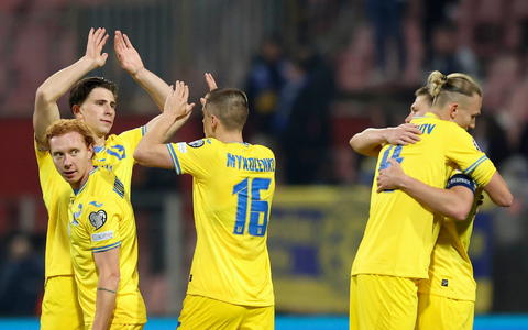 Ukrainische Spieler feiern nach dem Einzug ins Playoff-Finale. - Foto: Armin Durgut/AP/dpa