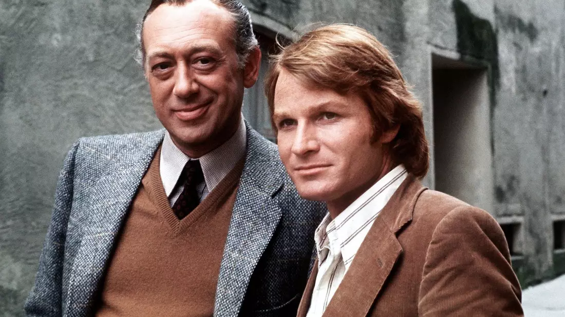 Horst Tappert als Stephan Derrick und Fritz Wepper als Harry Klein bei Dreharbeiten zu einer Folge der ZDF-Krimiserie «Derrick» im Juli 1973. - Bild: Georg Goebel/dpa