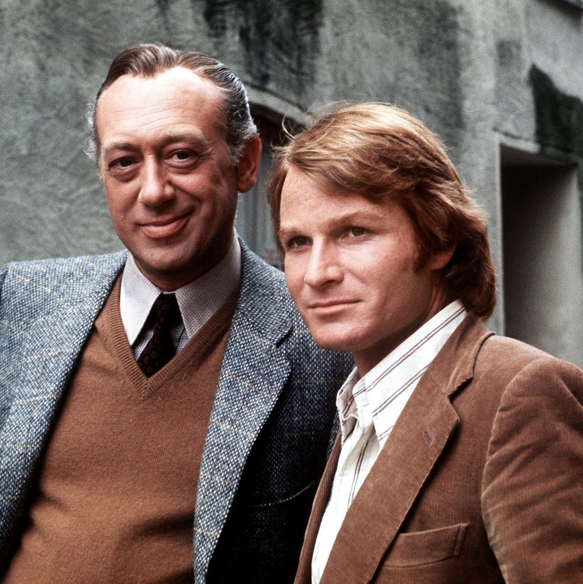 Horst Tappert als Stephan Derrick und Fritz Wepper als Harry Klein bei Dreharbeiten zu einer Folge der ZDF-Krimiserie «Derrick» im Juli 1973. - Foto: Georg Goebel/dpa
