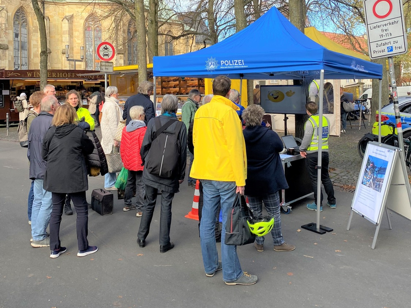 POL-MS: Pedelec-Verkehrssimulator auf dem Wochenmarkt ausprobieren - Alltagsgefahren kennenlernen - Foto: presseportal.de