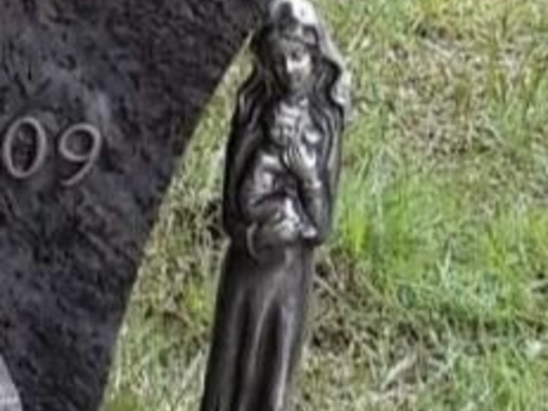 POL-PDPS: Diebstahl einer Grabfigur - Foto: presseportal.de