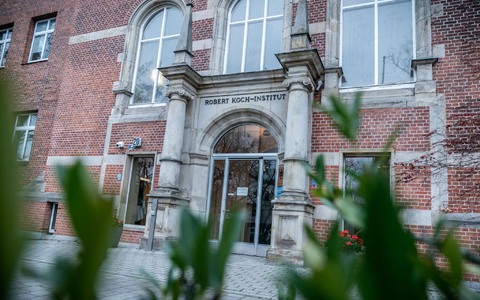 Das Robert Koch-Institut (RKI) in Berlin. - Foto: Michael Kappeler/dpa