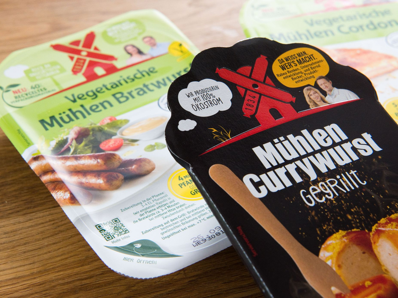 Die Kartellbehörde hat die Übernahme des Lebensmittelkonzerns Rügenwalder Mühle genehmigt. - Foto: Julian Stratenschulte/dpa