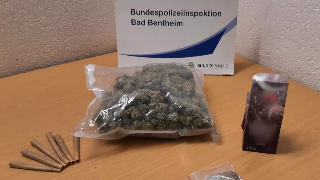 BPOL-BadBentheim: Marihuana im Hosenbund und unter Drogeneinfluss Auto gefahren - Bild: presseportal.de