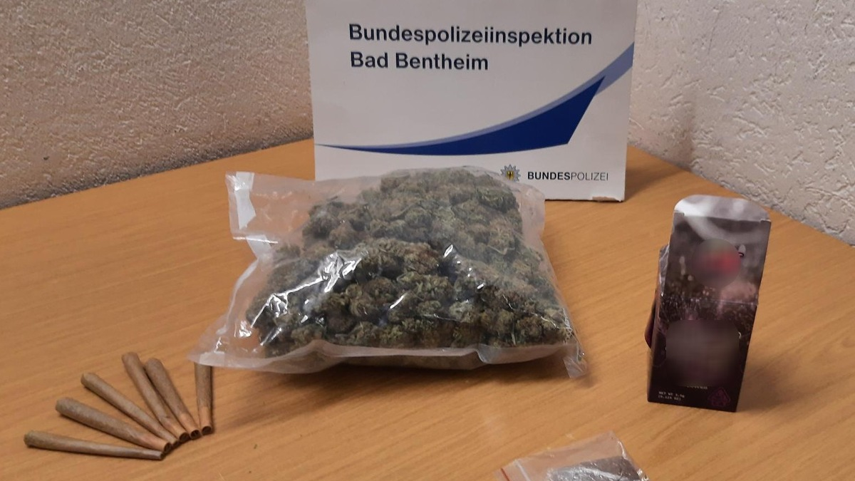 BPOL-BadBentheim: Marihuana im Hosenbund und unter Drogeneinfluss Auto gefahren - Foto: presseportal.de