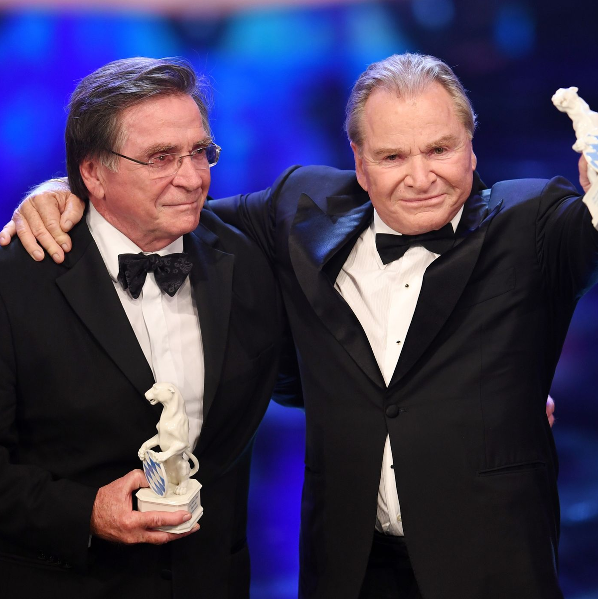 Elmar und Fritz Wepper (l) 2019 bei der Verleihung des Bayerischen Fernsehpreises. - Foto: Tobias Hase/dpa