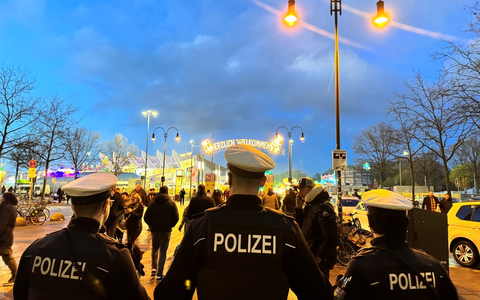 BPOL-HB: Für sichere Besuche der Bremer Osterwiese: Kontrollen der Bundespolizei am Hauptbahnhof - Foto: presseportal.de