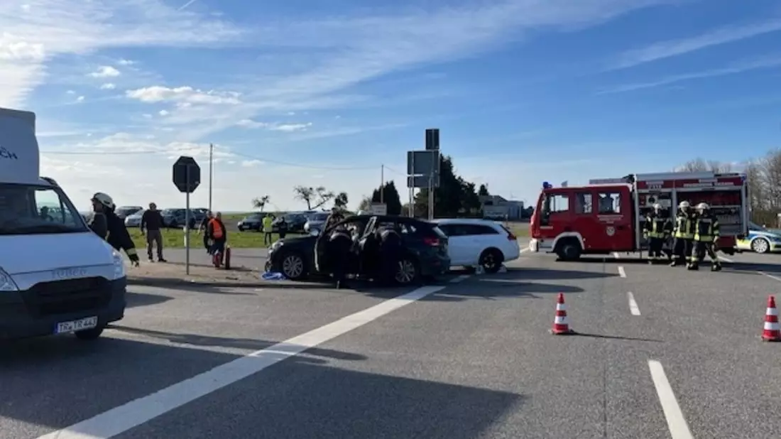 POL-PDTR: Osburg - folgenschwerer Verkehrsunfall mit 3 verletzten Personen - Bild: presseportal.de