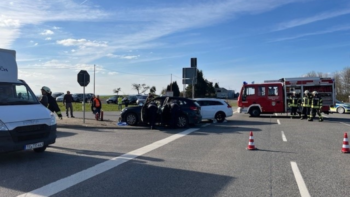 POL-PDTR: Osburg - folgenschwerer Verkehrsunfall mit 3 verletzten Personen - Foto: presseportal.de