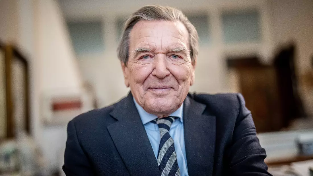 Schröder war von 1998 bis 2005 Kanzler und von 1999 bis 2004 Vorsitzender der SPD. - Bild: Michael Kappeler/dpa