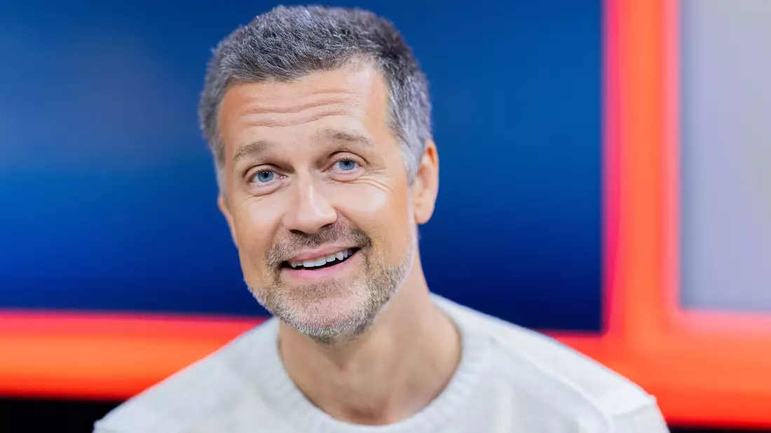 Schauspieler Wayne Carpendale erkennt Parallelen zwischen Dating und Reiten. - Bild: Rolf Vennenbernd/dpa