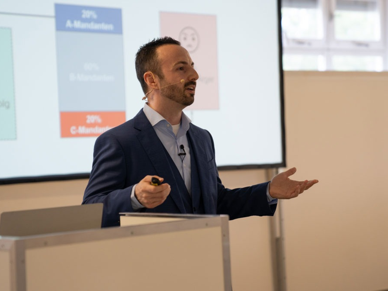 Honorarerhöhungen bei schwierigen Mandanten? Kanzleiberater klärt auf, ob das wirklich der richtige Weg ist - Foto: presseportal.de