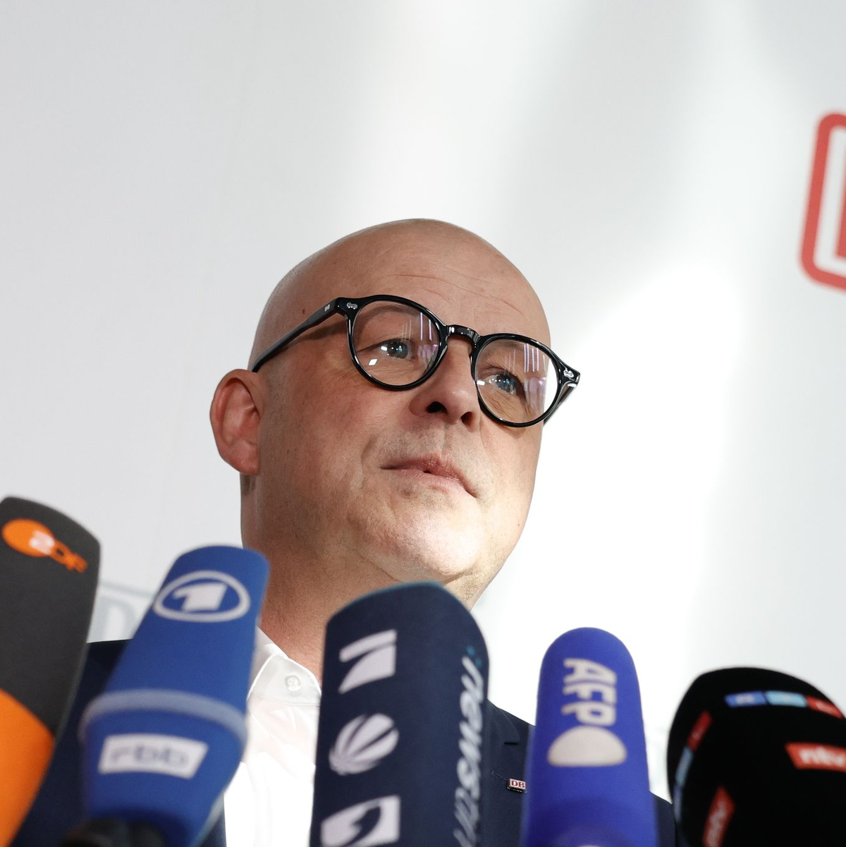 Der Personalvorstand der Deutschen Bahn: Martin Seiler. - Foto: Carsten Koall/dpa