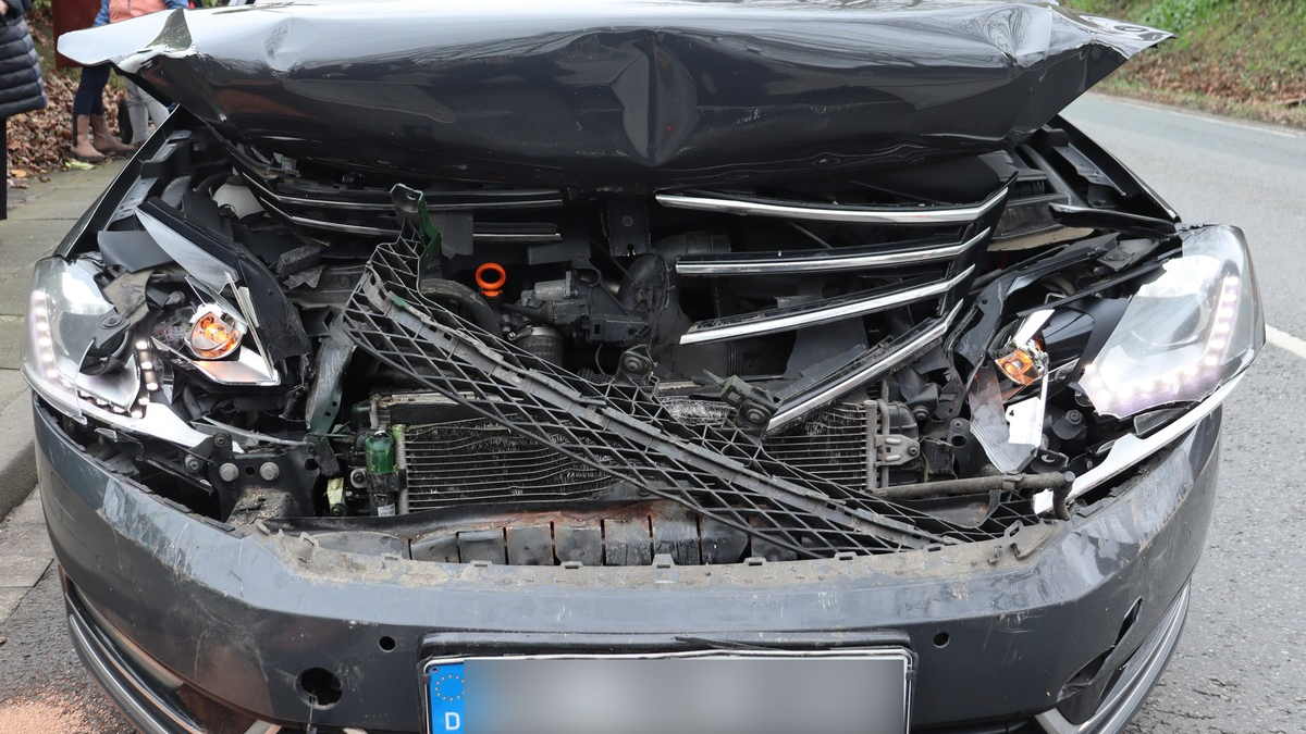 POL-HF: Verkehrsunfall mit mehreren Fahrzeugen- Verkehrskommissariat sucht Beteiligte - Foto: presseportal.de