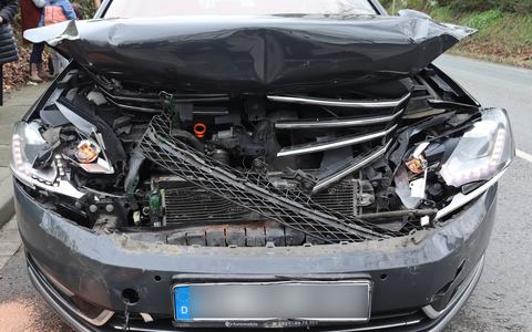 POL-HF: Verkehrsunfall mit mehreren Fahrzeugen- Verkehrskommissariat sucht Beteiligte - Foto: presseportal.de