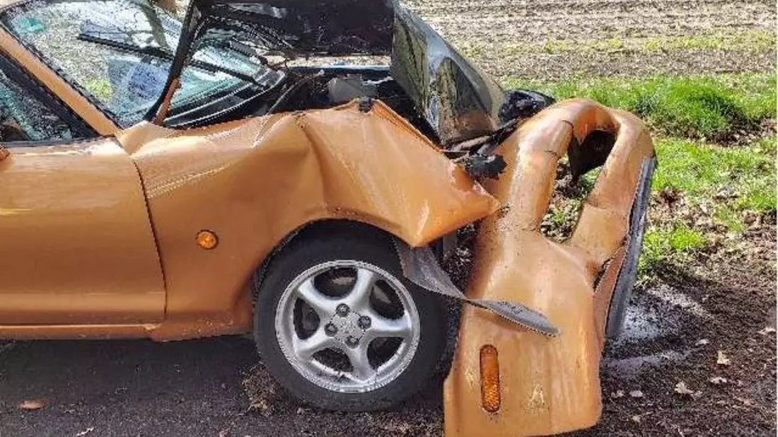 POL-ROW: ++ Traktor aufgebrochen und Bedienteil ausgebaut ++ Fahranfängerin prallt gegen Baum: Junge Frau muss medizinisch versorgt werden ++ Vier Menschen bei Verkehrsunfall im Kreuzungsbereich verletzt - Bild: presseportal.de