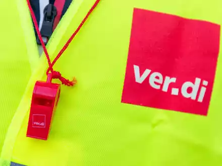 Verdi-Warnstreiks des Luftsicherheitspersonals hatten in der vergangenen Woche verschiedene deutsche Flughäfen zeitweise lahmgelegt. - Foto: Christophe Gateau/dpa