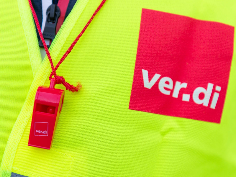 Verdi-Warnstreiks des Luftsicherheitspersonals hatten in der vergangenen Woche verschiedene deutsche Flughäfen zeitweise lahmgelegt. - Foto: Christophe Gateau/dpa