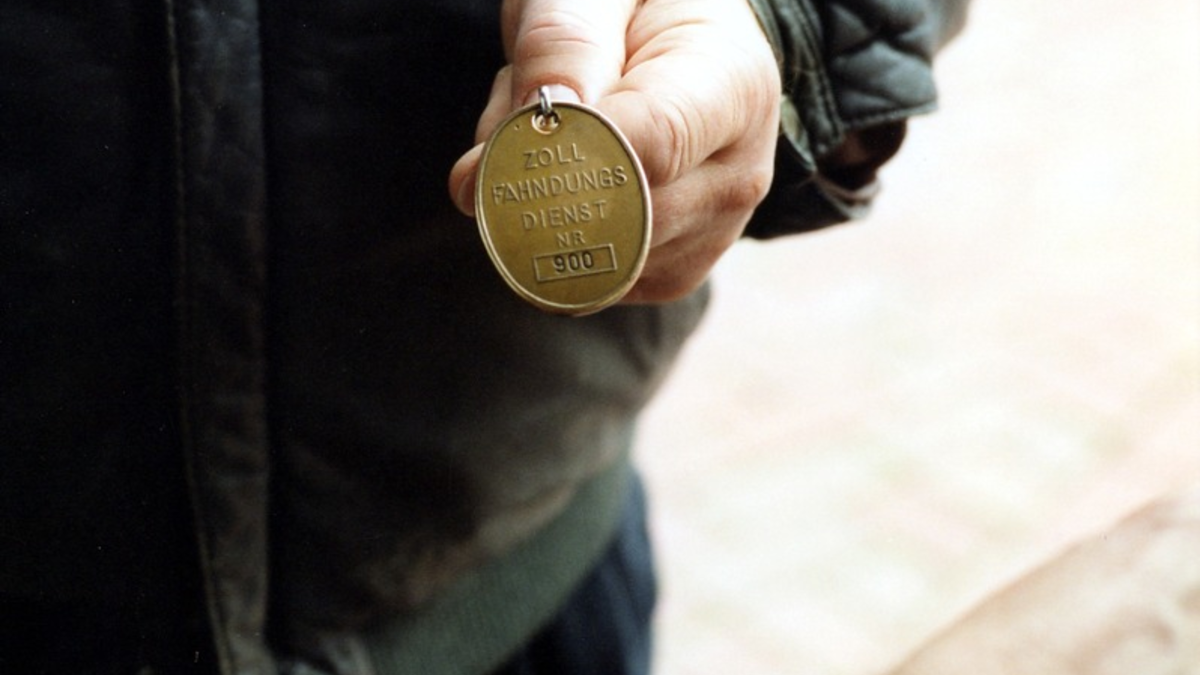 ZOLL-DD: Erfolgreiche Durchsuchungen nach Betäubungsmitteln -Drei Festnahmen, Sicherstellungen von Betäubungsmitteln und Bargeld- - Foto: presseportal.de