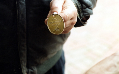 ZOLL-DD: Erfolgreiche Durchsuchungen nach Betäubungsmitteln -Drei Festnahmen, Sicherstellungen von Betäubungsmitteln und Bargeld- - Foto: presseportal.de