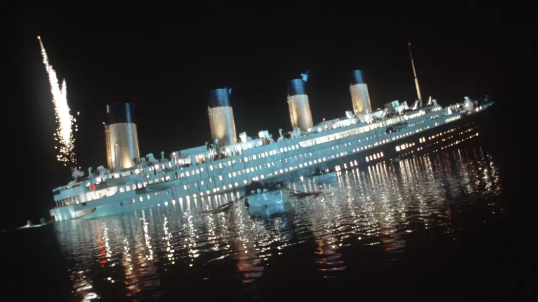 Der Untergang des Luxusliners «Titanic» im Film von Regisseur James Cameron. - Bild: dpa-Film 20th century fox/dpa