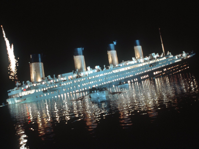 Der Untergang des Luxusliners «Titanic» im Film von Regisseur James Cameron. - Foto: dpa-Film 20th century fox/dpa