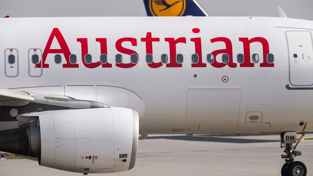 Rund 50.000 Passagiere sind von den Flugausfällen bei Austrian Airlines betroffen (Archivbild). - Bild: Silas Stein/dpa