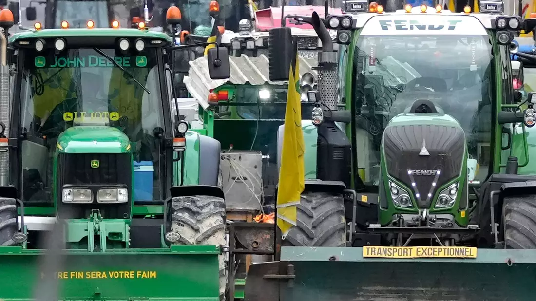 Protestierende Landwirte in Brüssel. - Bild: Virginia Mayo/AP/dpa