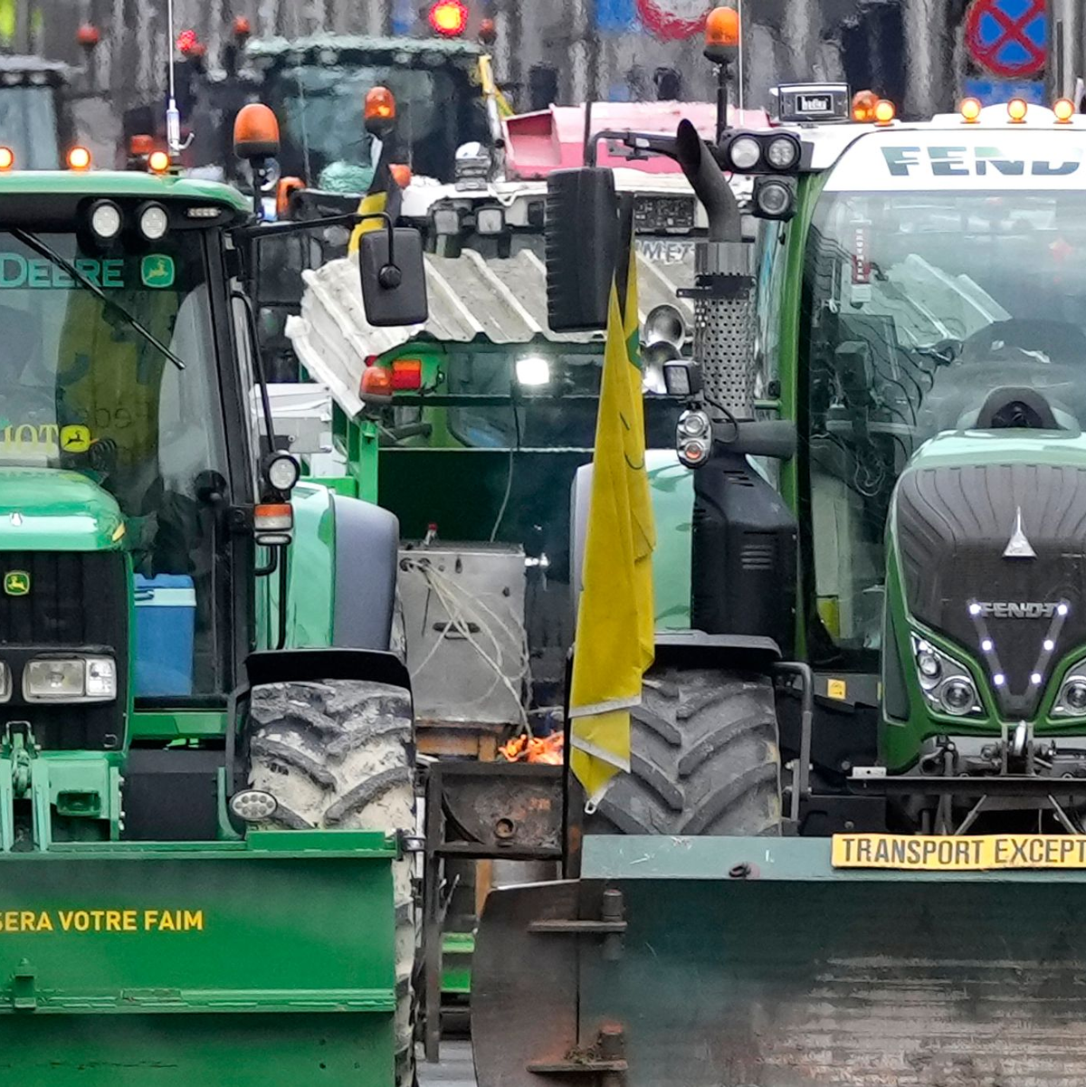 Protestierende Landwirte in Brüssel. - Foto: Virginia Mayo/AP/dpa
