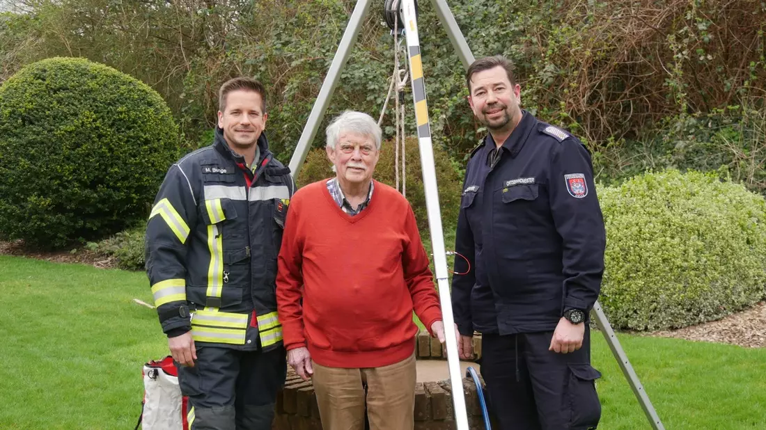FW Celle: Danke nach Rettung aus Brunnen - Feuerwehr rät zur Vorsicht! - Bild: presseportal.de