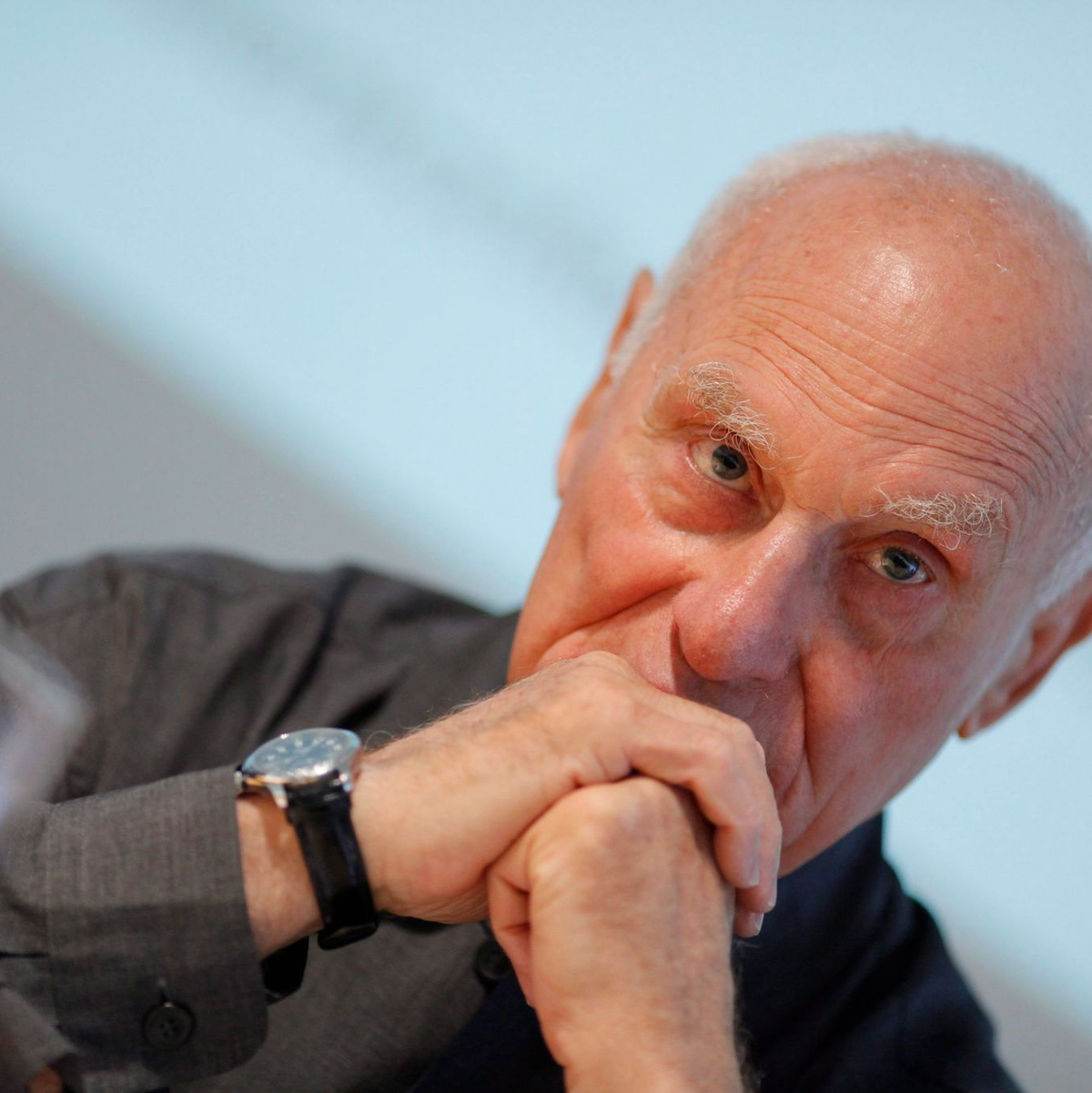 Die meisten von Serras Werken, viele davon nach Modellen in Deutschland hergestellt, sind groß und tonnenschwer. - Foto: Andreas Frossard/KEYSTONE/EPA/dpa