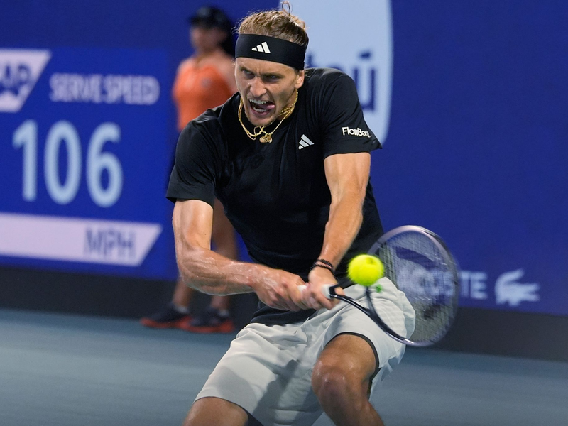 Alexander Zverev reagiert auf einen verpassten Punkt. - Foto: Marta Lavandier/AP