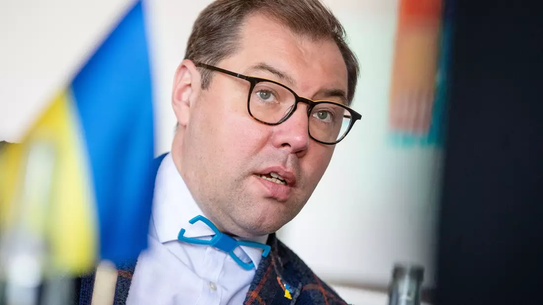 Sieht keinen Grund für Misstrauen gegenüber seinem Land: Oleksii Makeiev. - Bild: Christoph Schmidt/dpa