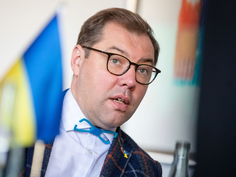 Sieht keinen Grund für Misstrauen gegenüber seinem Land: Oleksii Makeiev. - Foto: Christoph Schmidt/dpa