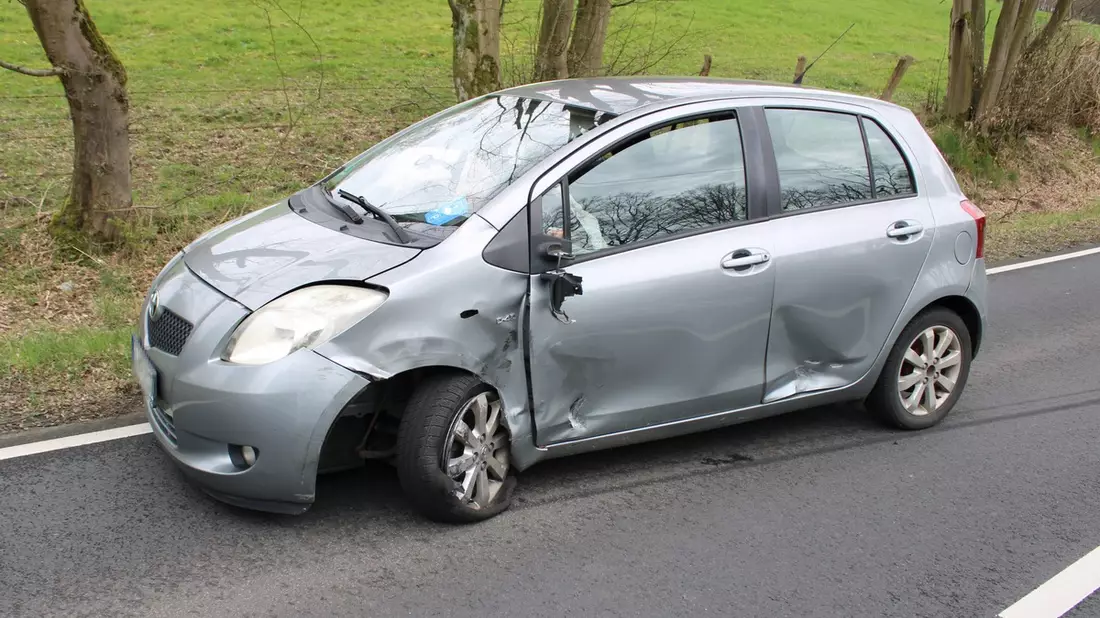 POL-RBK: Overath - Drei Verletzte nach Unfall im Begegnungsverkehr - Bild: presseportal.de