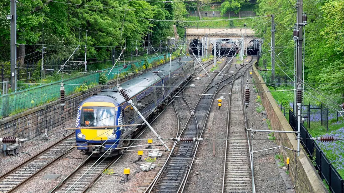 ScotRail rüstet sein Zugpersonal mit Bodycams von Motorola Solutions aus / Bahnbetreiber in Schottland setzt mehr als 1.000 Körperkameras ein, um die Sicherheit in Zügen und Bahnhöfen zu erhöhen - Bild: presseportal.de