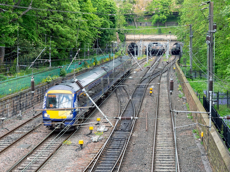 ScotRail rüstet sein Zugpersonal mit Bodycams von Motorola Solutions aus / Bahnbetreiber in Schottland setzt mehr als 1.000 Körperkameras ein, um die Sicherheit in Zügen und Bahnhöfen zu erhöhen - Foto: presseportal.de