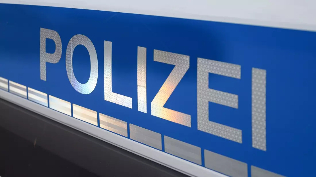 Nach einem Unfall auf der A9 bei Leipzig soll es viele Verletzte geben. - Bild: Daniel Vogl/dpa