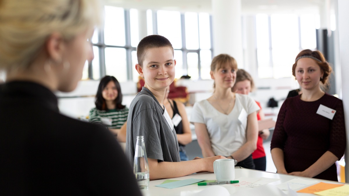 HPI vergibt Stipendien für den Women in Tech Summit in Warschau / Studentinnen und Doktorandinnen können sich auf 14 spannende Reisestipendien bewerben - Foto: presseportal.de