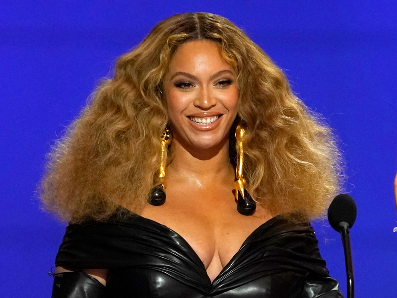 Sängerin Beyoncé führt als erste schwarze Frau die US-Charts der Country-Alben an. - Foto: Chris Pizzello/AP/dpa
