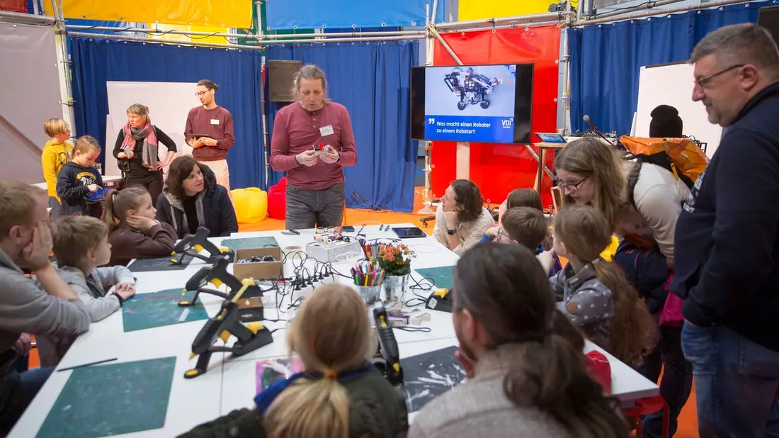 Für mehr Nachrichtenkompetenz und Transparenz im Journalismus: Bundesweite Newscamp-Serie von #UseTheNews erfolgreich gestartet - Bild: presseportal.de
